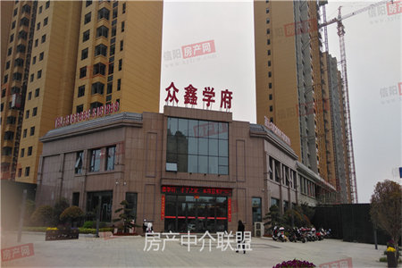 西城豪庭3室2厅1卫48万87m2普装出售