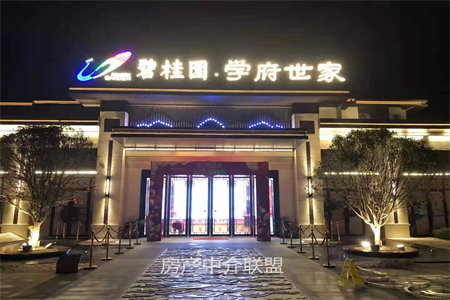 丽江明珠3室2厅2卫114m273万